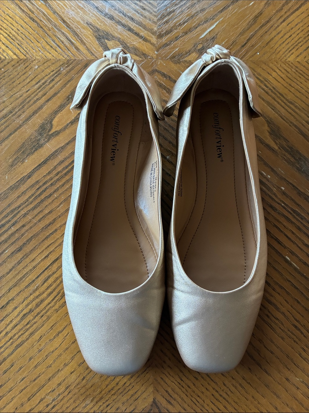 Comfortview Women's Metallic Champagne Bow Delia Flats